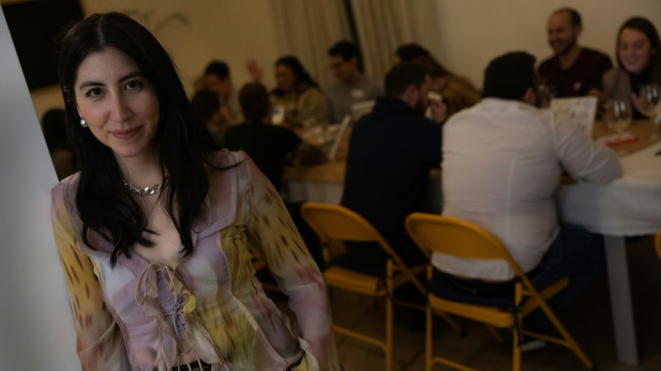 Cansada de las aplicaciones de citas, la generaci&oacute;n Z vuelve al cara a cara