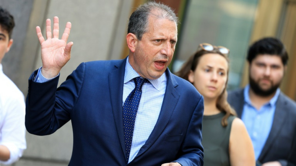 Detido candidato &agrave; prefeitura de NY que tentava impedir expuls&atilde;o de imigrante