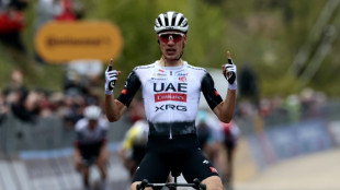Tour d'Italie: Ayuso gagne, Bardet et Gaudu grimacent