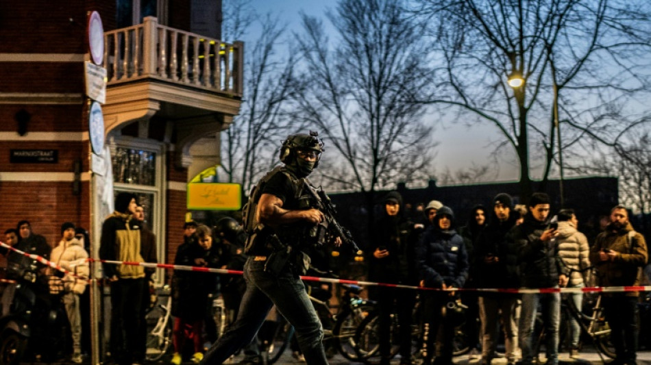 Fin de la prise d'otage &agrave; Amsterdam, l'homme arm&eacute; est ma&icirc;tris&eacute;