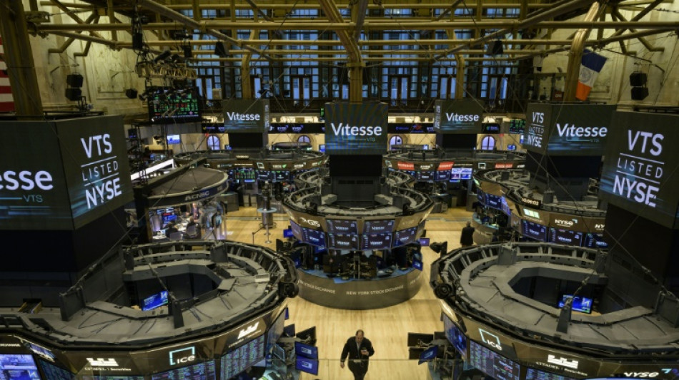 Wall Street en ordre dispers&eacute;, plut&ocirc;t s&eacute;duite par de bons indicateurs