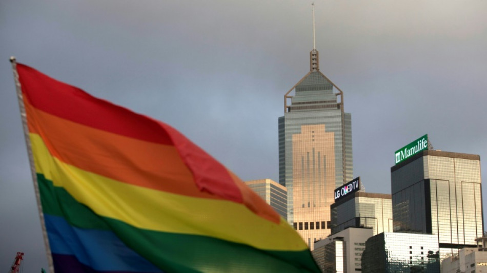 El jefe del ejecutivo de Hong Kong apoya una ley a favor de las parejas LGTB+