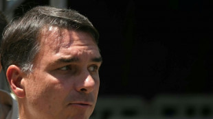 Fl&aacute;vio Bolsonaro hace una breve parada en Ecuador tras huir de Brasil