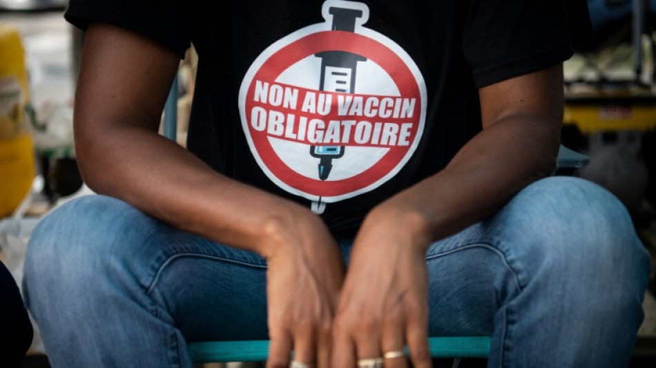 Covid: pour les soignants non vaccin&eacute;s, la perspective d'un retour s'&eacute;loigne