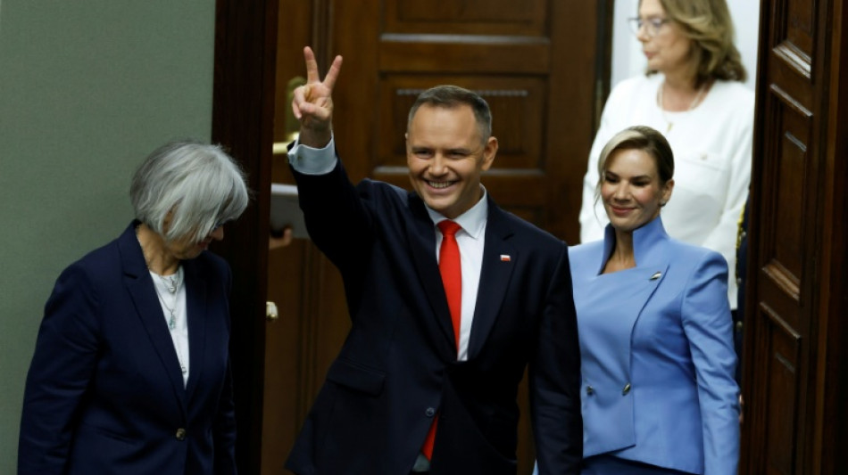 El nacionalista Karol Nawrocki, investido presidente de Polonia