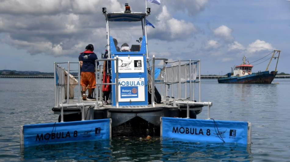 Un bateau de d&eacute;pollution contre le fl&eacute;au du plastique en mer &agrave; Bali