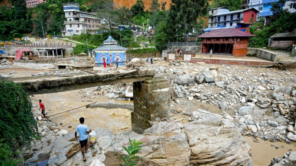 Indigna&ccedil;&atilde;o no Nepal por atraso nos socorros ap&oacute;s inunda&ccedil;&otilde;es que deixaram 255 mortos