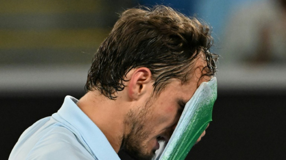 Medvedev, 3 vezes vice na Austr&aacute;lia, &eacute; eliminado na 2&ordf; rodada por Tien, de 19 anos