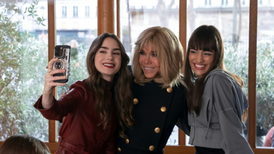 Primeira-dama da Fran&ccedil;a far&aacute; participa&ccedil;&atilde;o em 'Emily em Paris'