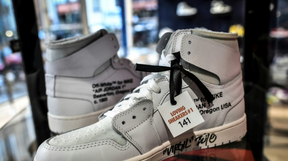 Sign&eacute;es Virgil Abloh ou Travis Scott, des baskets aux ench&egrave;res