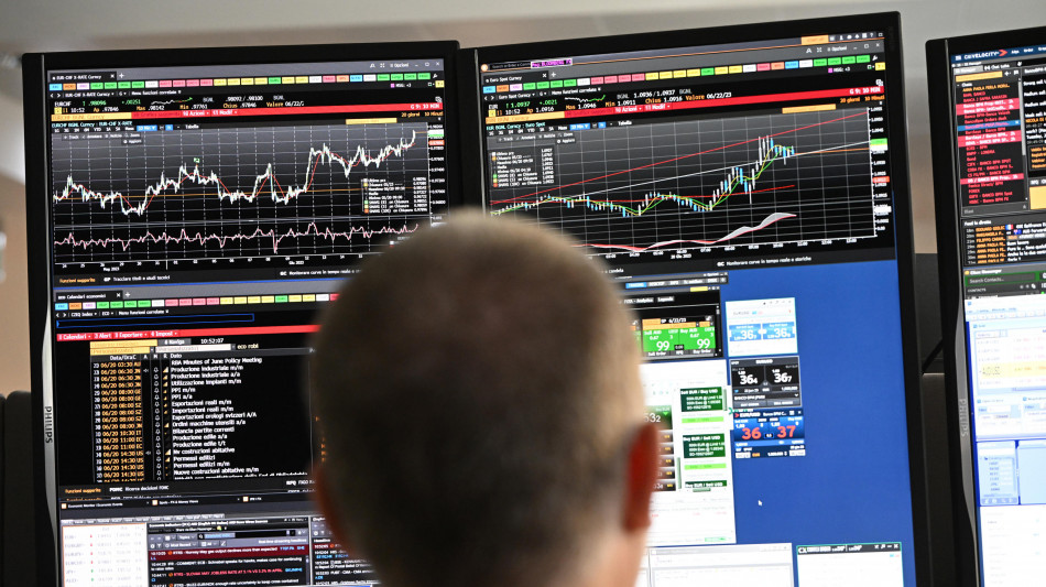 Lo spread tra Btp e Bund chiude in lieve rialzo a 81 punti