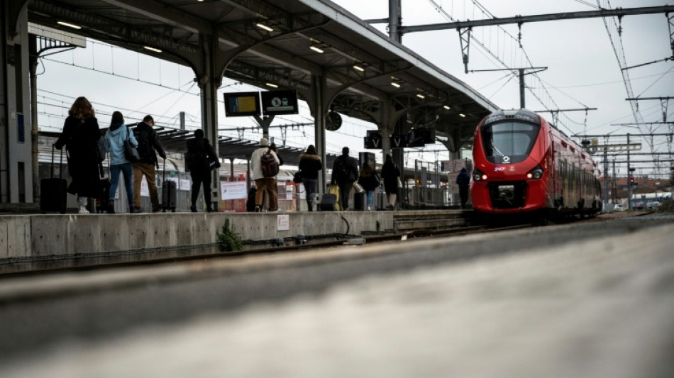 Gr&egrave;ve en France: vers une nouvelle journ&eacute;e de gal&egrave;re mardi dans les transports
