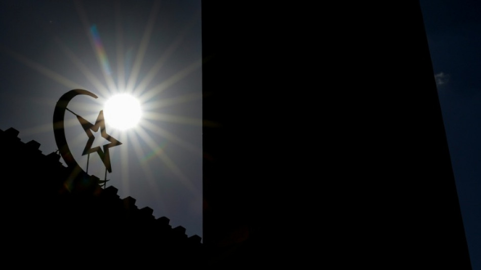 França investiga presença de nove cabeças de porco diante de mesquitas