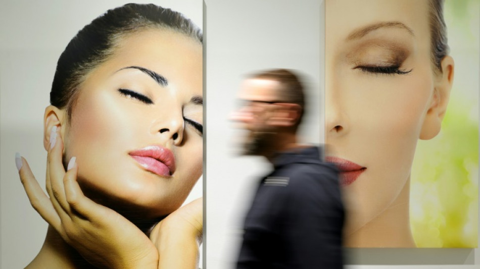 Dentes, l&aacute;bios, seios: Alb&acirc;nia vive o auge do turismo est&eacute;tico