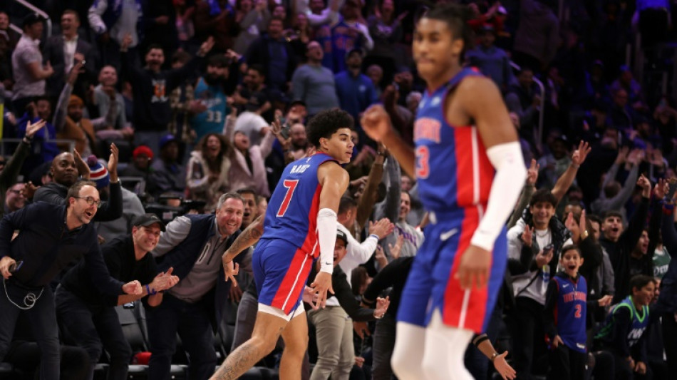 Hayes' late show helps Detroit down Doncic-led Mavs