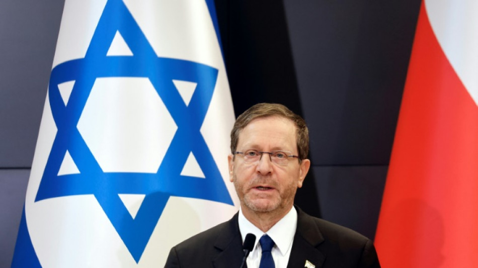 En visite à Auschwitz, le président israélien appelle au retour des otages