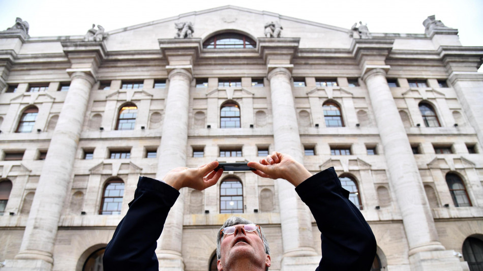Borsa: Milano debole (-0,85%), pesano Diasorin e le banche