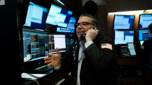 Wall Street c&eacute;l&egrave;bre  la pause des rel&egrave;vements de taux de la Fed