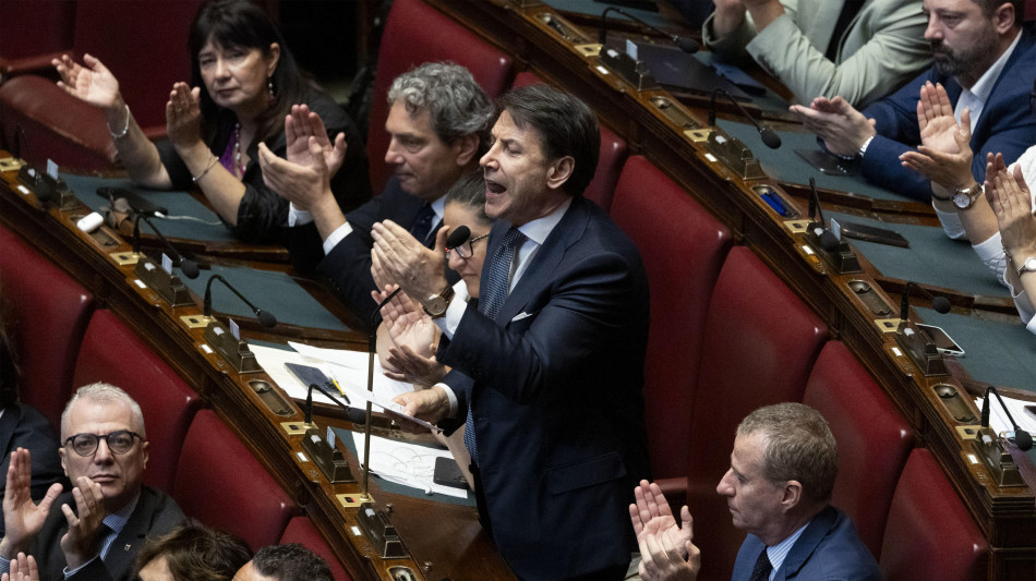 Conte, non votiamo il sostegno militare all'Ucraina
