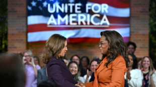 Kamala Harris invit&eacute;e vedette d'Oprah Winfrey