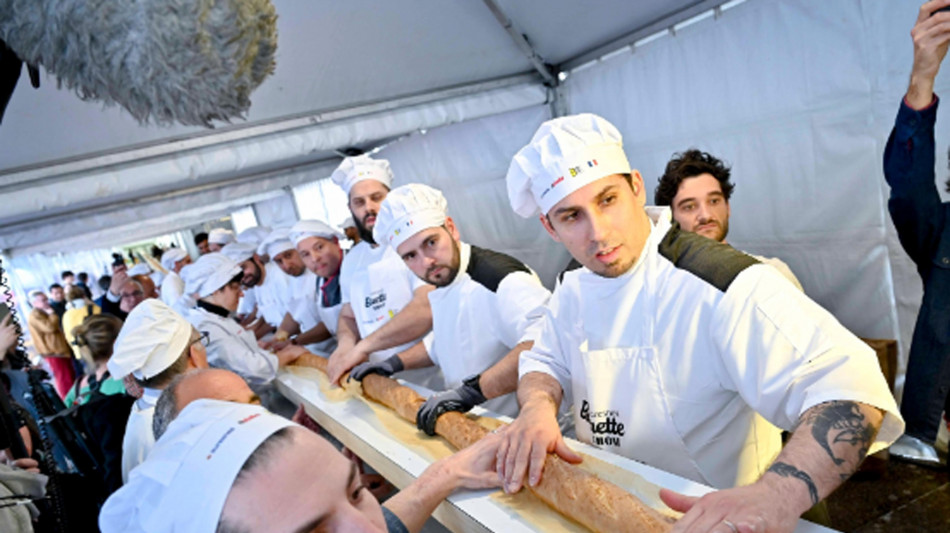 La Francia batte il record italiano della baguette pi&ugrave; lunga