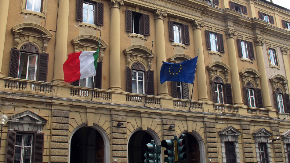 Lo spread Btp-Bund chiude in calo a 82,9 punti e 6,3 con Parigi
