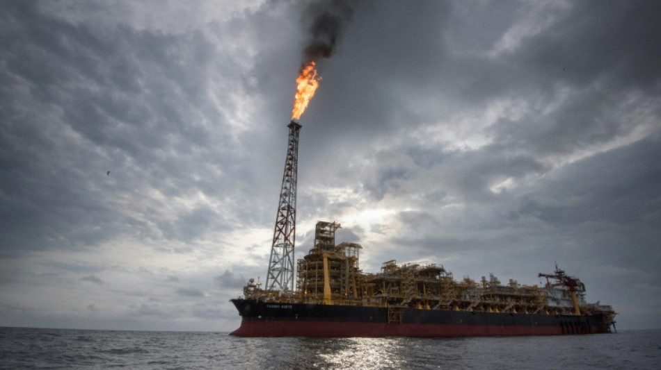 Incendie d'un navire p&eacute;trolier au Nigeria: 3 rescap&eacute;s, 7 port&eacute;s disparus