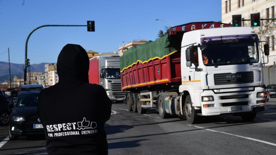 Via libera Ue all'Italia per 300 milioni di aiuti a autotrasportatori