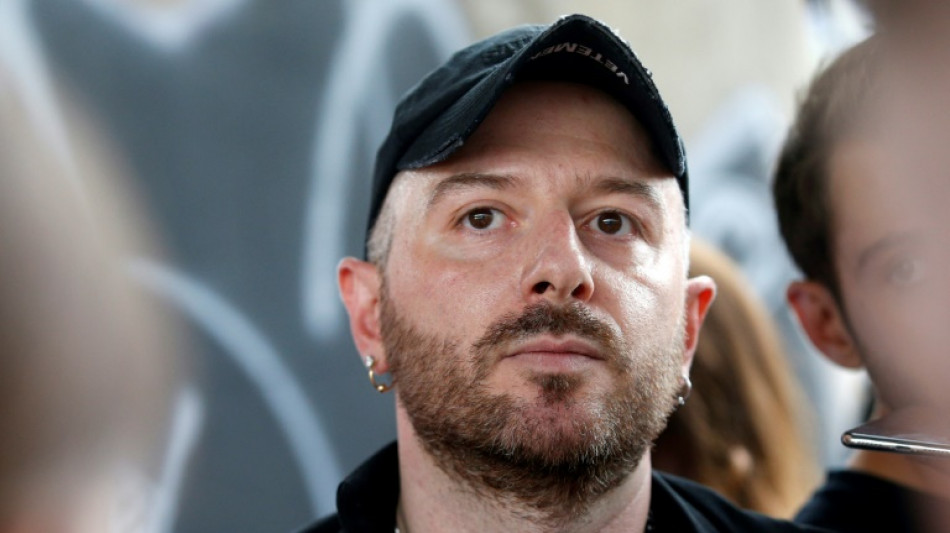 Demna se despede da Balenciaga com desfile suntuoso e estrelado