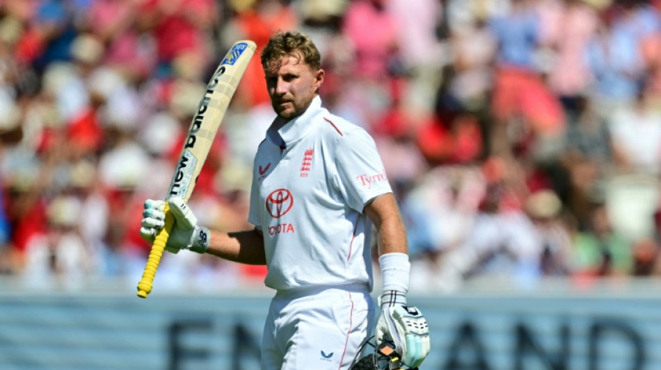 Joe Root: England great chases elusive century in Australia