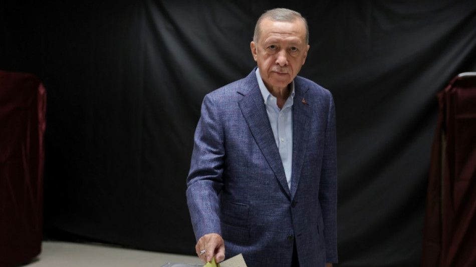 Erdogan encabeza resultados en elecciones clave en Turqu&iacute;a 