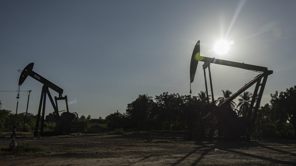 Il prezzo del petrolio sale con l'Iran, Brent vicino a 70 dollari