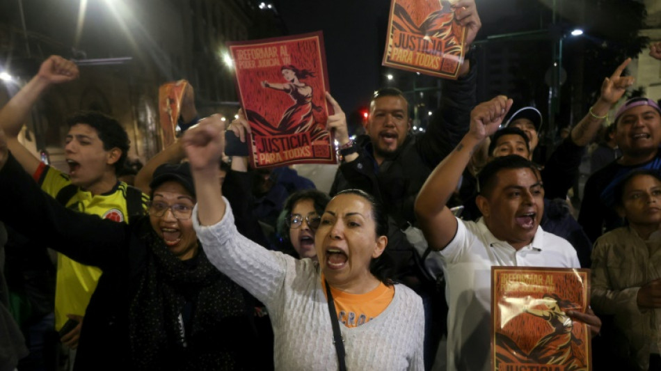 Protestos, caos e trai&ccedil;&otilde;es marcam aprova&ccedil;&atilde;o da reforma judicial no M&eacute;xico