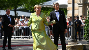Merz und Merkel bei Eröffnung von Bayreuther Festspielen