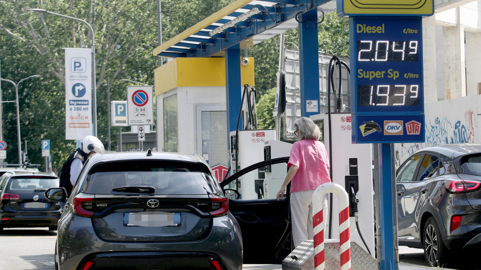 Codacons, bene sconti differenziati su benzina e gasolio