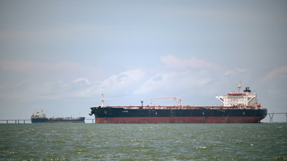 Fila de navios antes da sa&iacute;da das multinacionais petrol&iacute;feras na Venezuela