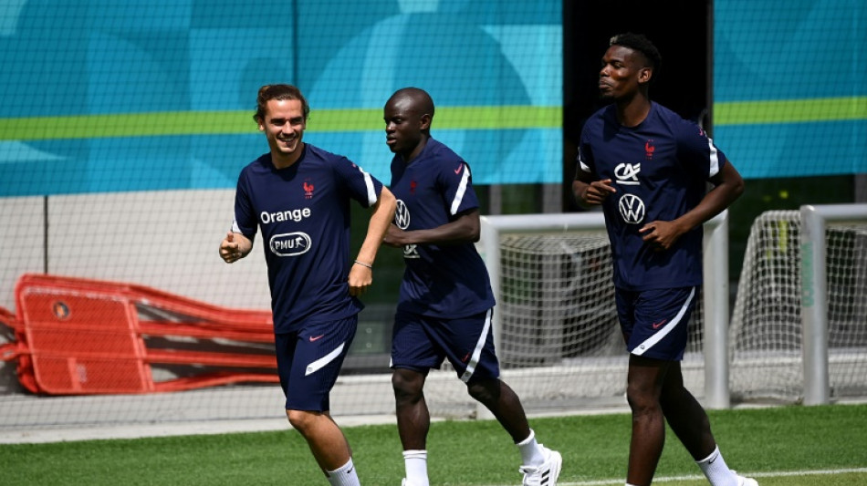 Mondial-2022: le duo Pogba-Kant&eacute; &agrave; l'infirmerie, peur sur les Bleus