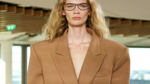 Stella McCartney invita la moda sexy a las oficinas, Tom Ford se estrena en Par&iacute;s