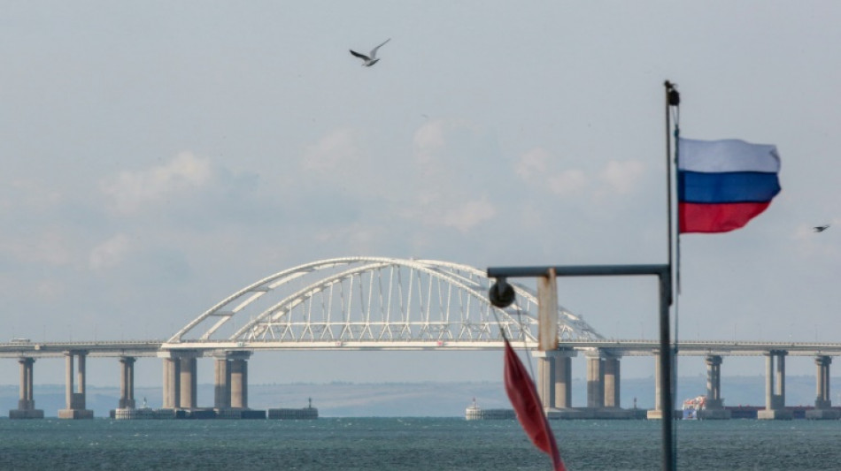 Moscou pr&eacute;voit huit mois pour r&eacute;parer le pont de Crim&eacute;e, l'Ukraine c&eacute;l&egrave;bre son arm&eacute;e
