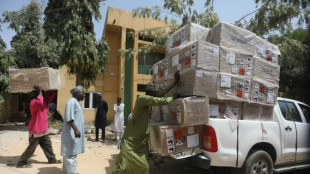 Nigerianos votan en inciertas elecciones presidenciales, en plena crisis econ&oacute;mica