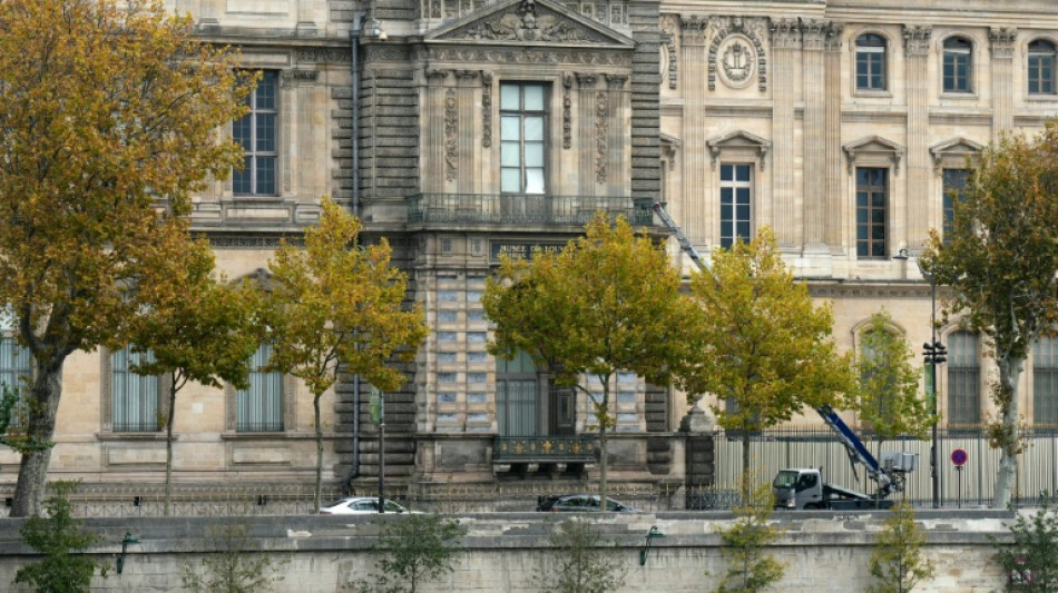 Spektakul&auml;rer Raubzug: T&auml;ter erbeuten im Louvre Schmuck von "unsch&auml;tzbarem Wert"