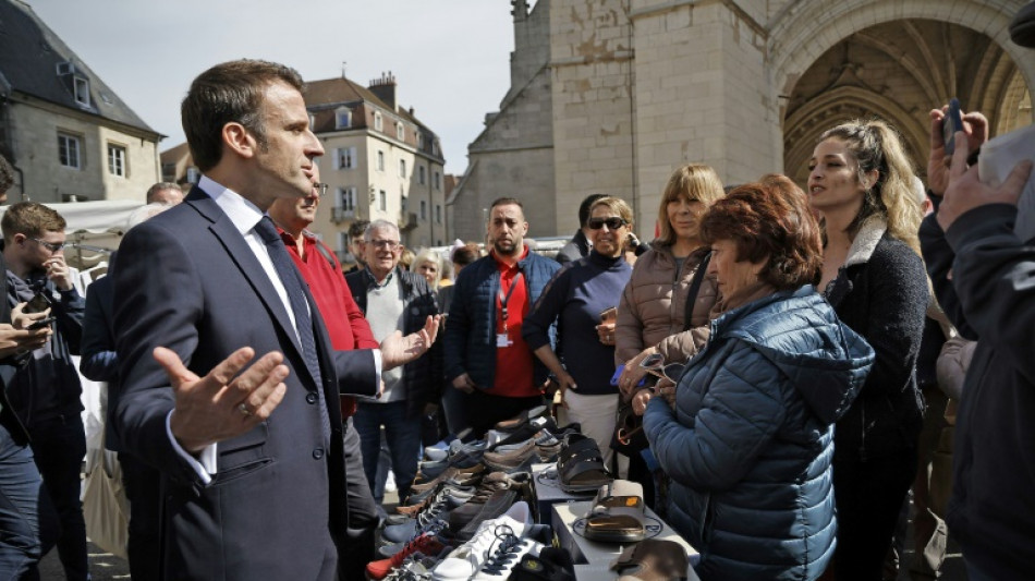 Dans le Jura et le Doubs, Macron &eacute;coute la "col&egrave;re" et vante "l'ordre"