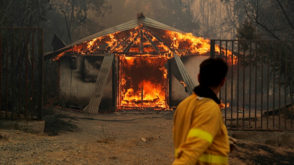 Chili: au moins 13 morts dans plus de 200 incendies de for&ecirc;t 