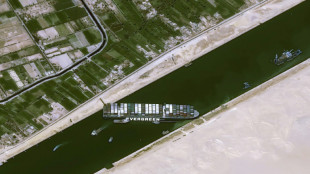 Frachtschiff "M/V Glory" l&auml;uft im Suezkanal auf Grund