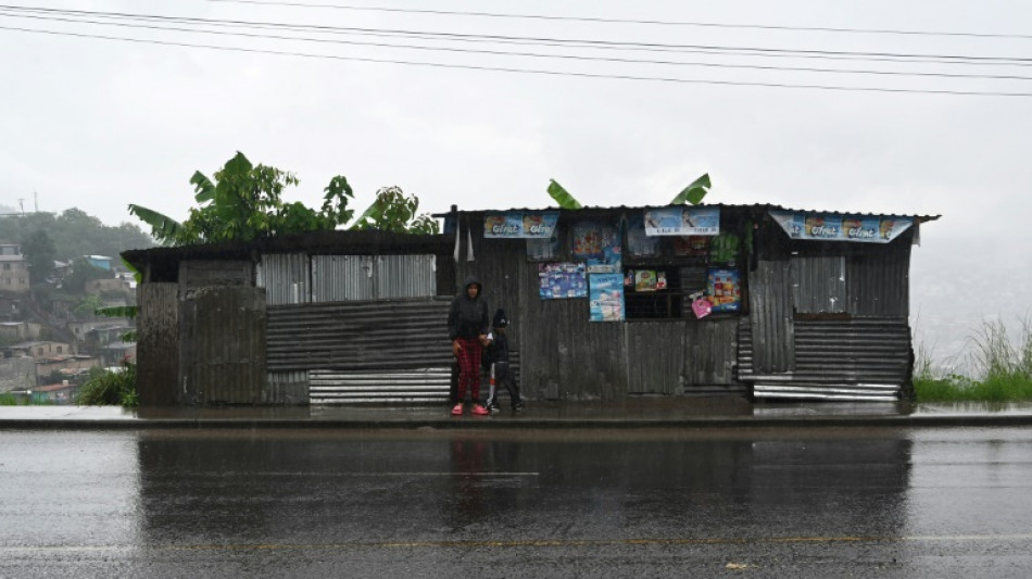 Tempestade Pilar causa fortes chuvas na Am&eacute;rica Central e aumenta alerta de inunda&ccedil;&otilde;es