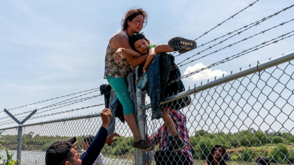 Ni boyas, ni cercas, ni alambres de p&uacute;as detienen el paso de migrantes a EEUU