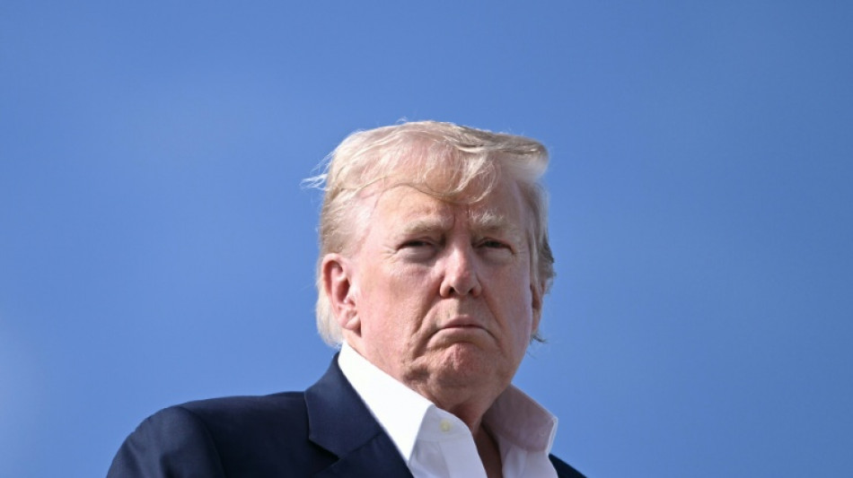 Trump diz que se desentendeu com Epstein porque ele contratava funcion&aacute;rios de seu spa