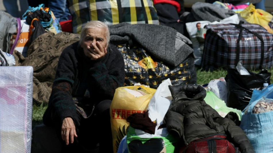 Nagorno Karabaj se vac&iacute;a de armenios y cuenta sus muertos