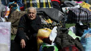 Nagorno Karabaj se vac&iacute;a de armenios y cuenta sus muertos