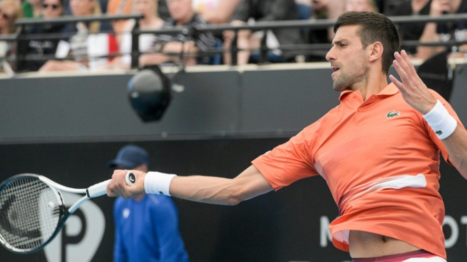 Djokovic mit n&auml;chstem Sieg in Adelaide - von Fans gefeiert